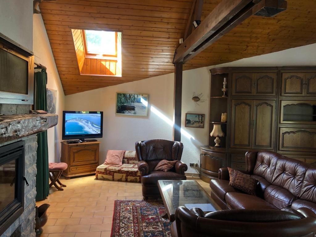 Maison/Gite Familial Dans Le Jura A 200M Du Lac Avec Piscine Privee Marigny  Exterior photo